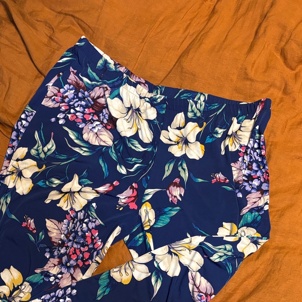 Chicos Summery Floral Pants 🌸